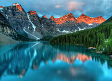 孩子般的错误！英冠后卫活球状态下手球送点，队友直挠后脑勺